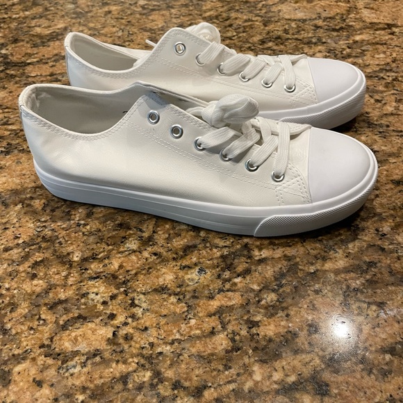 Brand new PL leather sneakers. Size 10 women's/ 8.5 men's. - Picture 3 of 10